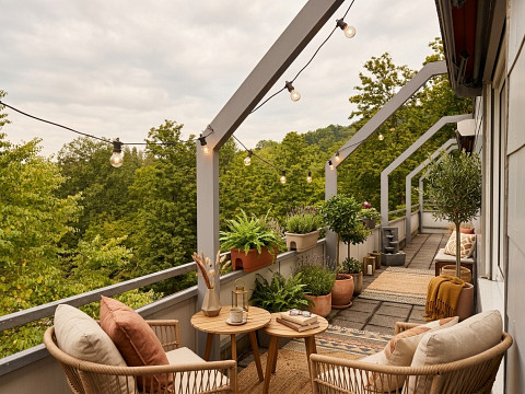 Großzügige 4-Zimmer-Wohnung mit umlaufendem Balkon und herrlichem Ausblick in zentrumsnaher Lage