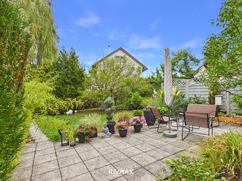 Kernsaniertes 3-Familienhaus mit 154 m², großem Garten & genehmigten Stellplätzen