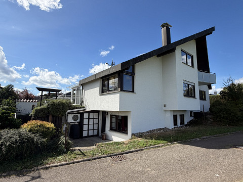 Architektenvilla am Feldrand mit traumhaftem Weitblick, Wintergarten, Kamin & 3 Einheiten möglich