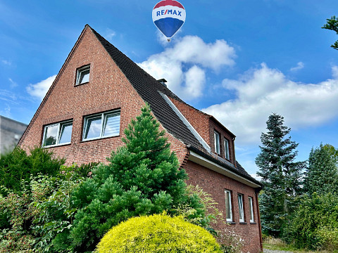 Zweifamilienhausmit viel Potenzial und großzügigem Grundstück