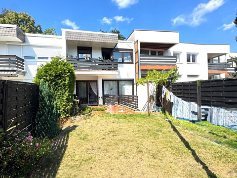 Gepflegtes Reihenmittelhaus mit Terrasse, Balkon in Bielefeld-Sennestadt für 239.900,-€