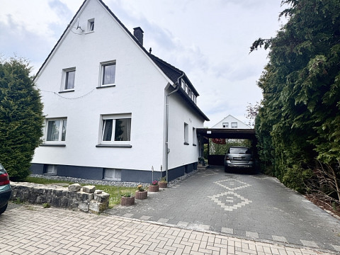 Saniertes Einfamilienhaus mit Einliegerwohnung in Sackgassenlage zu verkaufen!