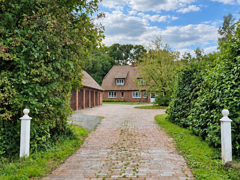 Ihr Rückzugsort im Grünen – Reihenendhaus in Brake-Golzwarden