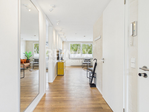 Stilvolle, sanierte 3 -Zimmer-Wohnung mit Balkon in zentraler Lage