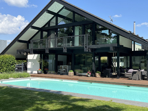 Edles Haus mit Pool nah am Golfplatz
